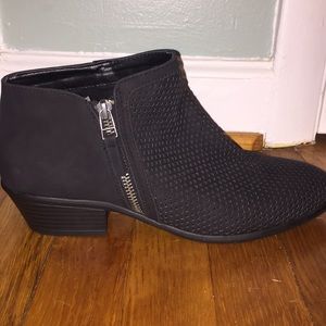 Qupid Black Ankle Boots with Side Zipper